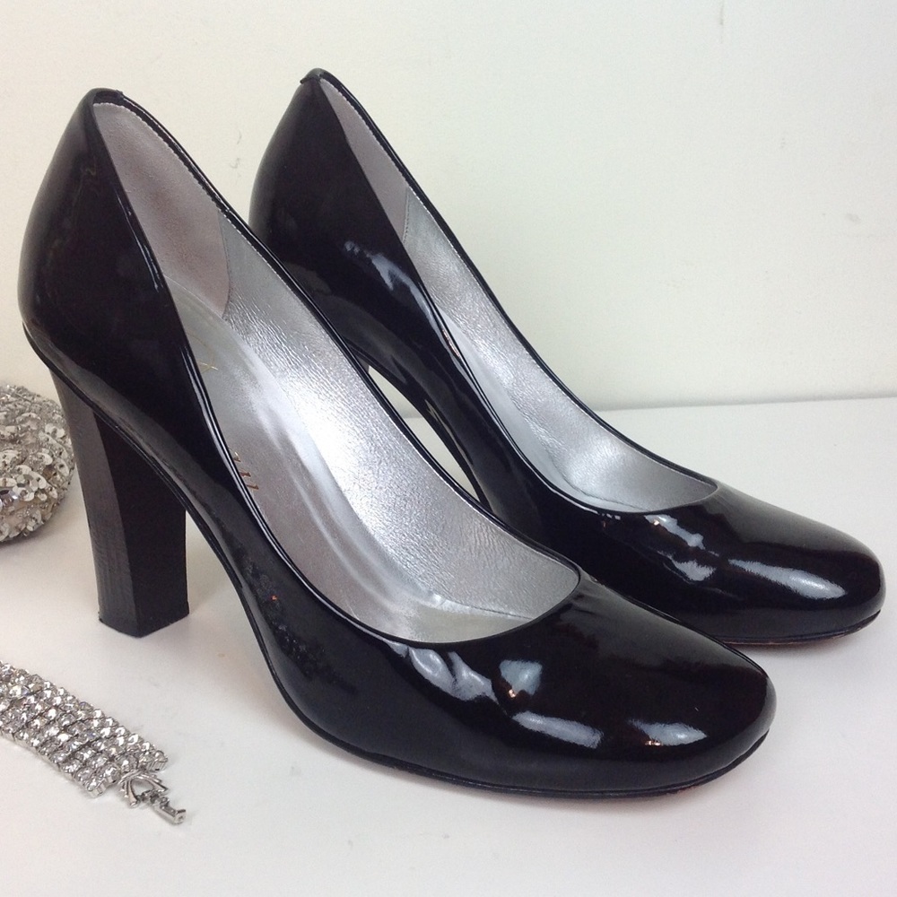 Delman -  Quality Black Patent Leather Pumps SZ 9